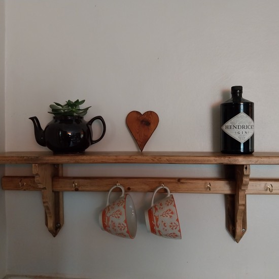 Rustic Elegance: Reclaimed Kitchen Shelf & Cup Hook Board